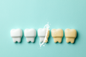 Λευκά δόντια και καφές